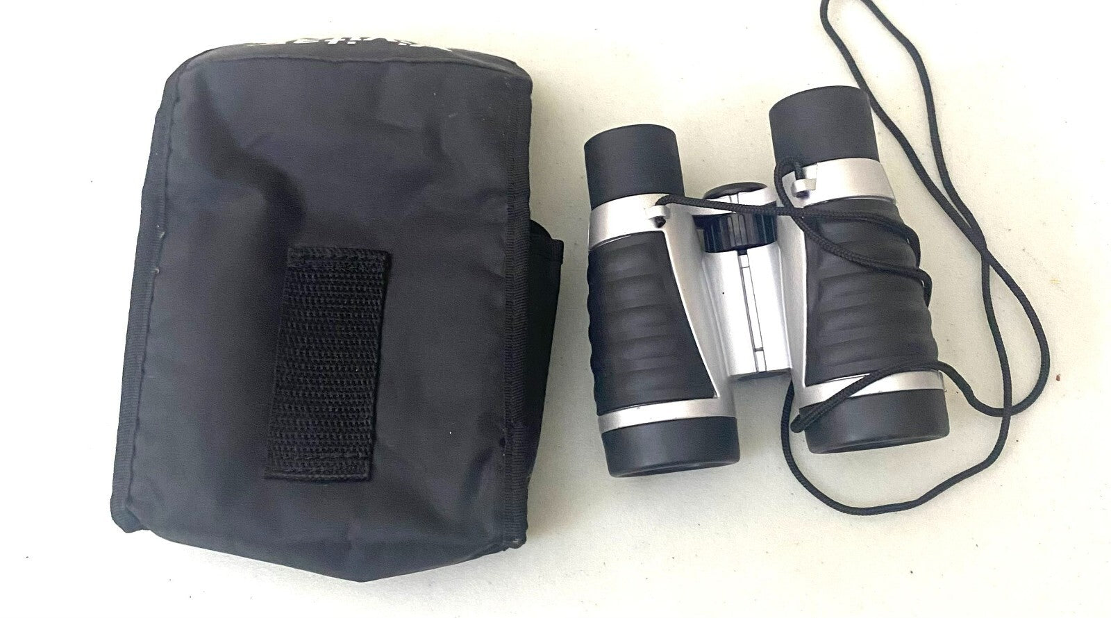 Vivitar Silver Black Magnification Binoculars 4 x 30 With Strap And Pouch