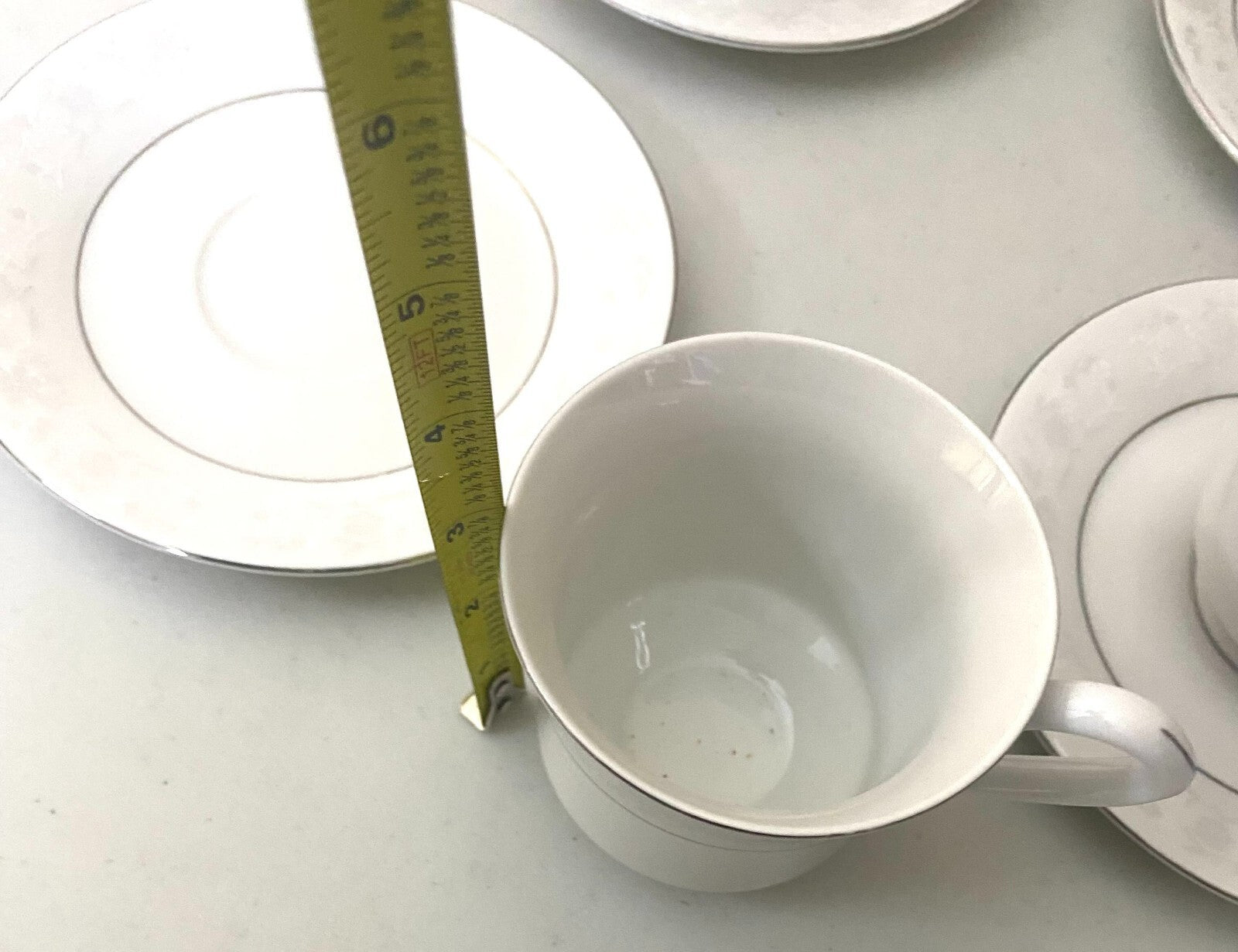 China Classic White With Floral Design Set Of 4 Fine China Cups And Saucers