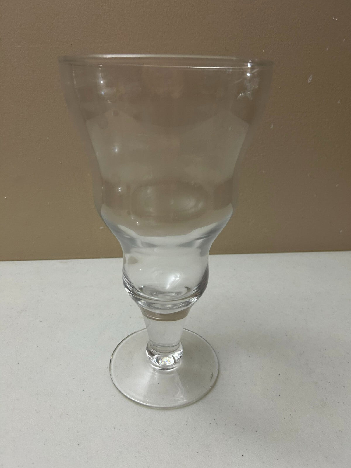 Vantage Clear Glass 11.5 Inch Tabletop Display/Centerpiece Footed Flower Vase