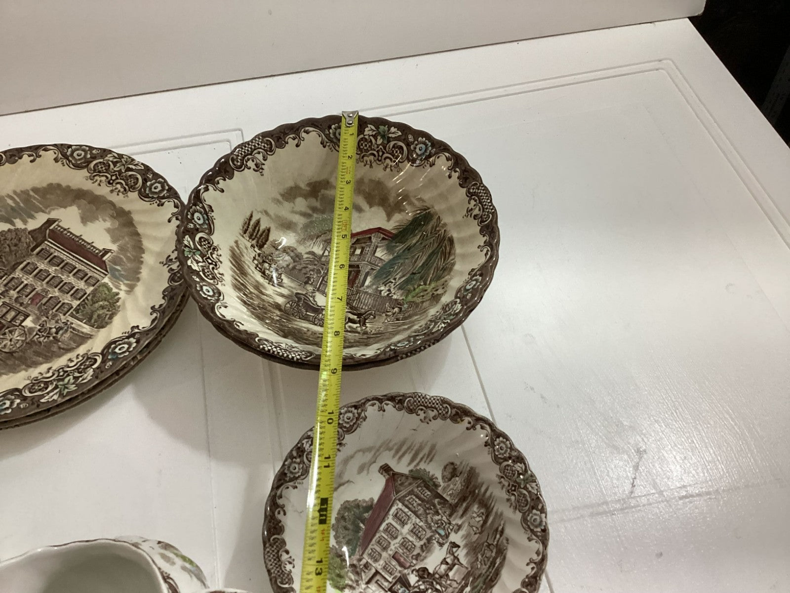 Johnson Brothers Heritage Hall Dinner Set - 12 Pieces